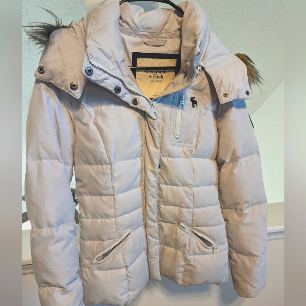Abercrombie & Fitch Puffer Jacket w/ Faux-fur lined hoodie